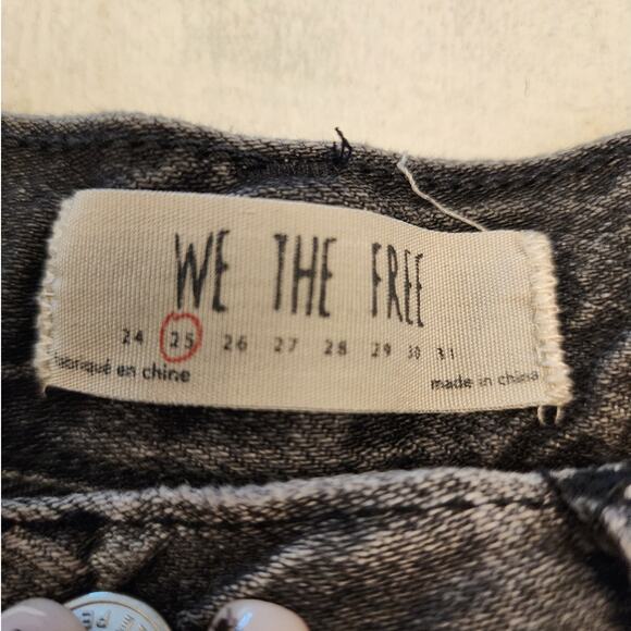 We The Free Women's Cut Off Denim Shorts SZ 25 Distressed Button Fly - Picture 6 of 8